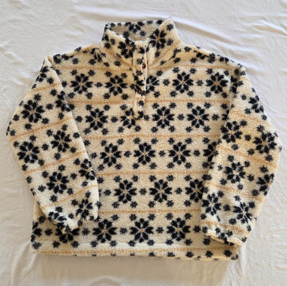 Cozy Black and Cream Patterned Women's Fleece